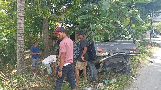 Carry Pickup Terjungkal ke Parit di Sentra Kuliner Bireuen