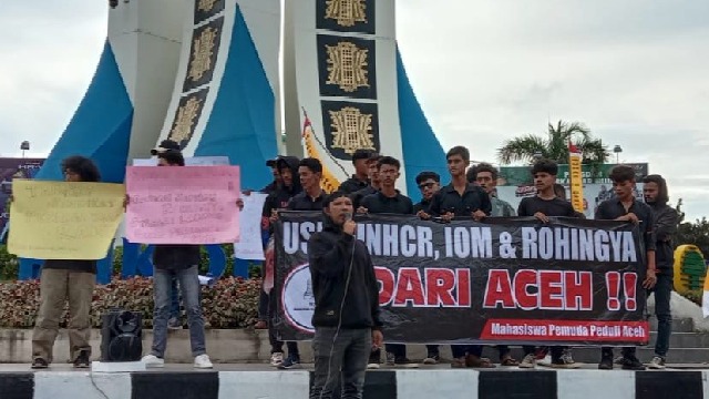 Tolak Imigran Rohingnya di Aceh, MPPA Gelar Aksi di Sinpang Lima Banda Aceh