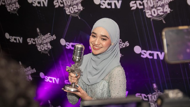 Nabila Taqiyyah Raih Penghargaan Pendatang Baru Paling Ngetop di SCTV Music Awards 2024
