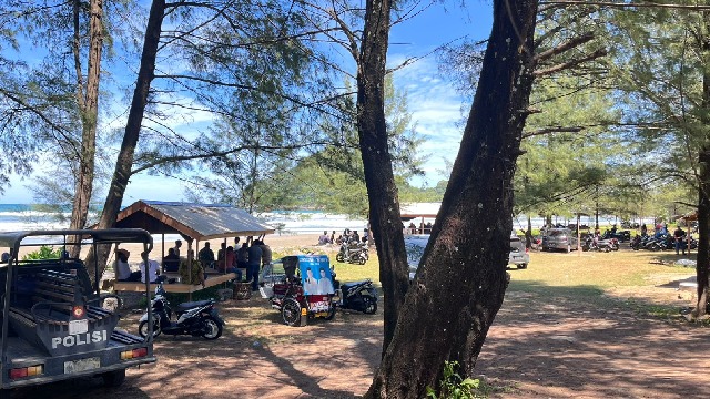 Satu dari Dua Pemuda yang Terseret Arus di Pantai Ritieng Masih dalam Pencarian