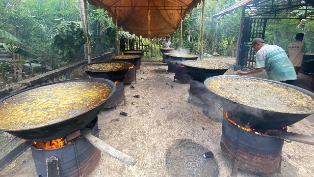 Gampong Gla Meunasah Baro Gelar Peringatan Maulid Nabi dengan Tradisi Kuah Beulangong
