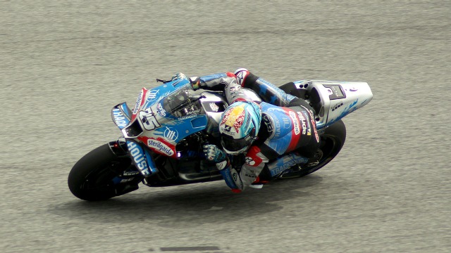 Hasil MotoGP Australia 2025: Drama Marco Bezzecchi Juara Meski Kena Dua Kali Long Lap, Raul Fernandez Juara Pertama