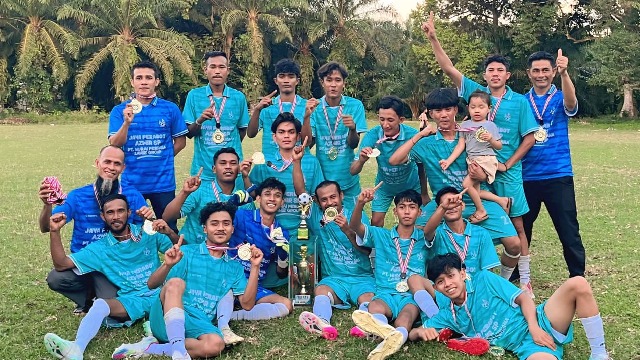 Meuruebok FC Cetak Sejarah: Juarai Turnamen Bola Kaki Antar Dusun Gampong Lamie