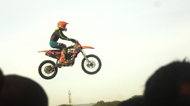 Robby Handika Sabet Gelar Juara Umum Aceh Anti Narkoba Motocross Grasstrack 2025