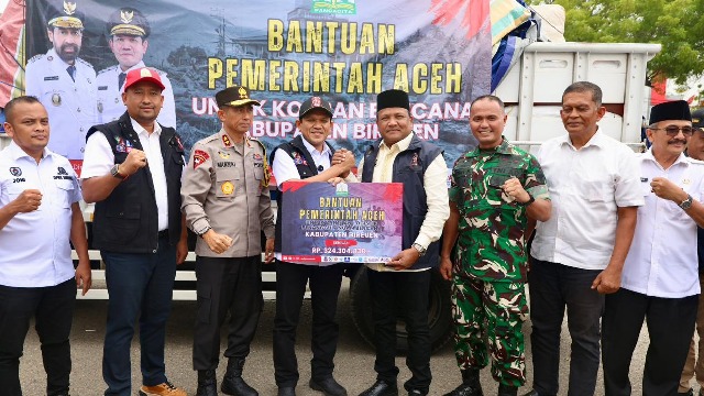 Wagub Aceh Salurkan Bantuan Logistik Darurat Bencana untuk Pidie dan Bireuen