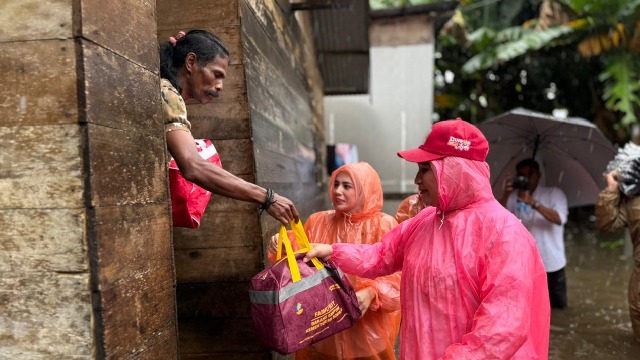 Korban Banjir di Lhokseumawe Terima Bantuan