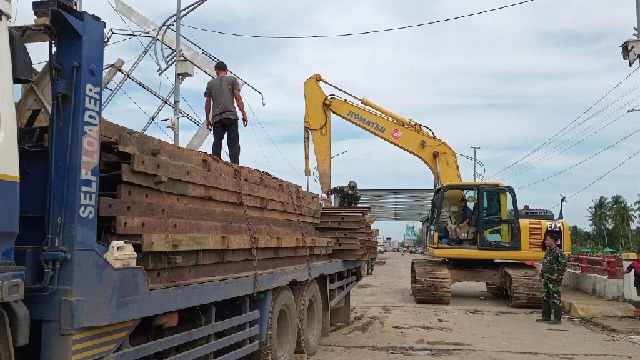 Material Jembatan Kuta Blang Mulai Diturunkan, Akses Banda Aceh-Medan Dipercepat