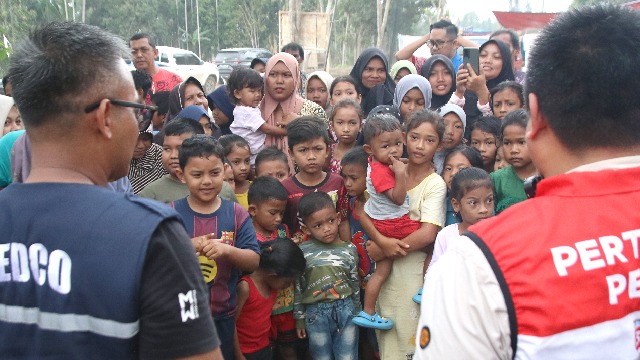 Senyum di Tengah Puing: Menghantar Keceriaan untuk Korban Banjir yang Terisolasi di Aceh