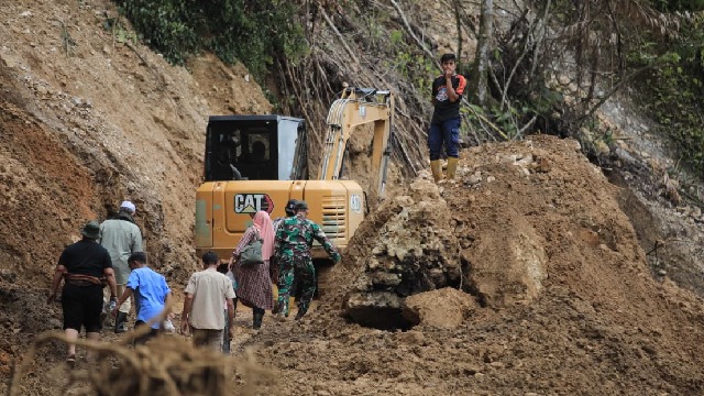 Masih Ada Wilayah yang Terisolasi, Mualem Perpanjang Status Darurat