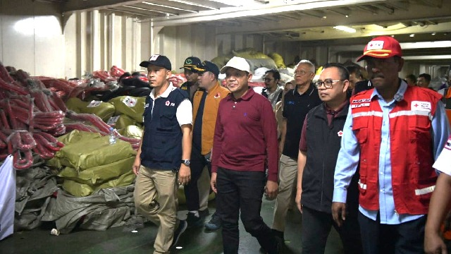 Wakil Gubernur Aceh Terima Bantuan Kemanusiaan PMI di Pelabuhan Krueng Geukuh Aceh Utara