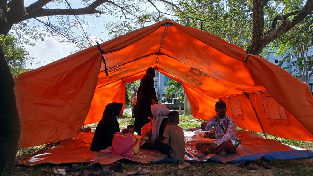 Pengungsi Banjir Berkemah di Kantor Bupati Bireuen 