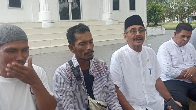 Sekda Bireuen Tak Keberatan Pengungsi Dirikan Tenda di Halaman Kantor Bupati