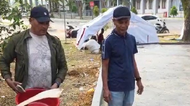 Ceulangik Salurkan Daging Meugang ke Pengungsi Bireuen