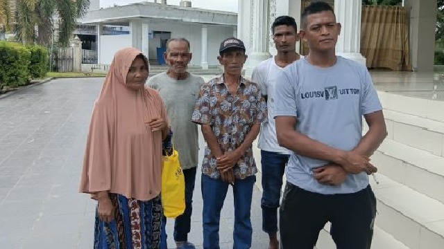 11 KK Pengungsi Mulai Tinggalkan Kantor Bupati Bireuen