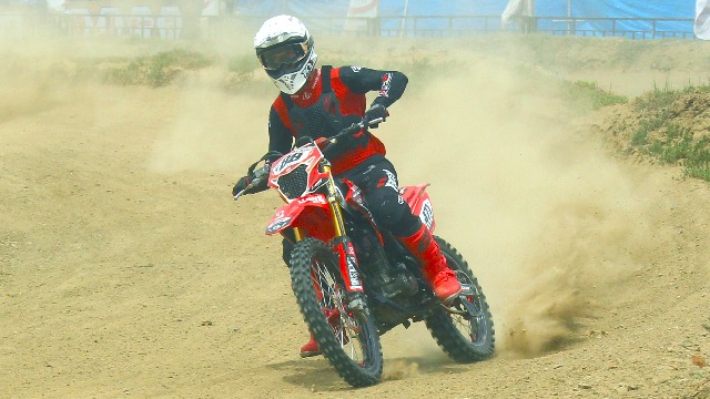 M Hafiz Juara Umum Kejurprov Grasstrack dan Motocross 2026 di Sirkuit Kuala Batu, Abdya